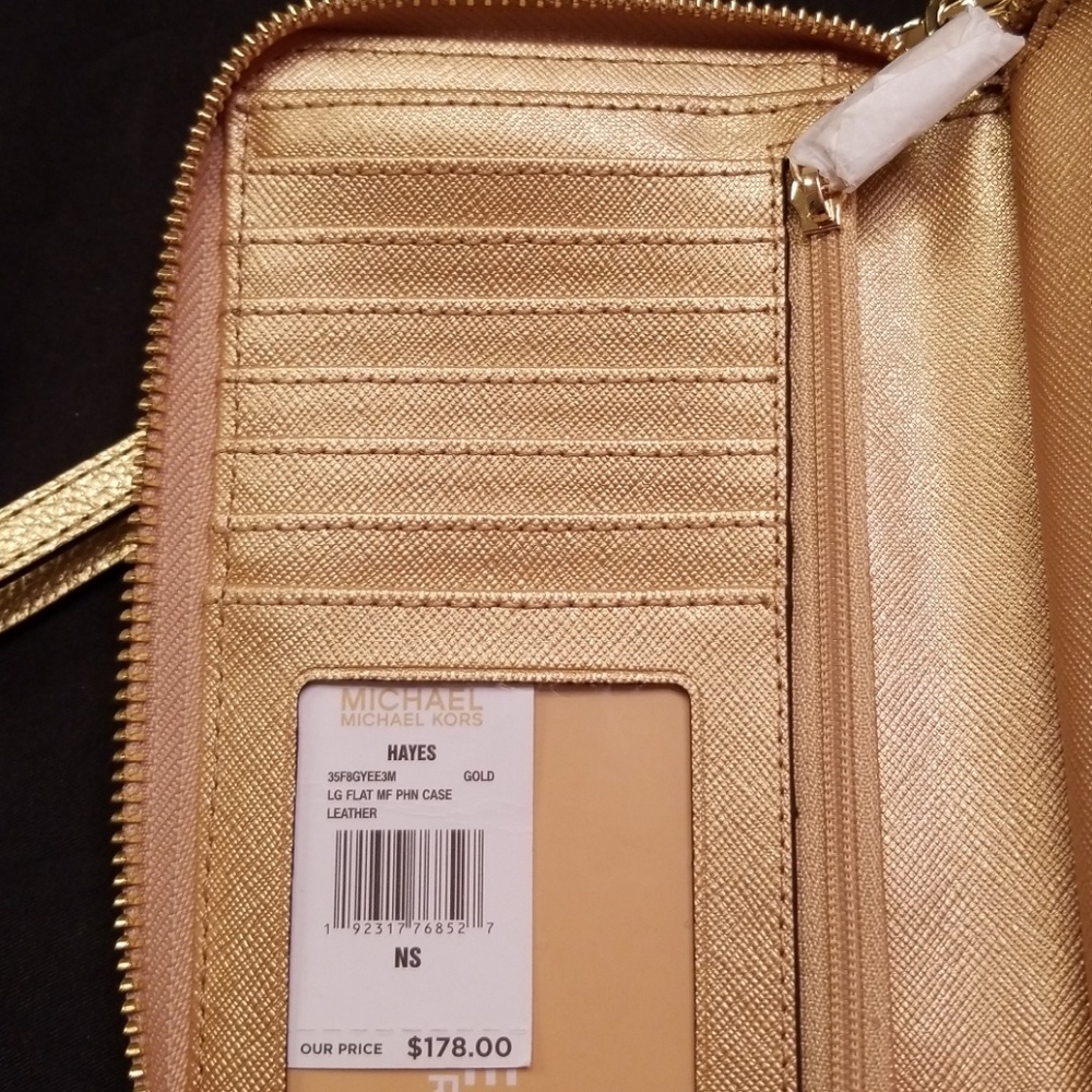 Michael Kors Hayes Multifunction Wristlet - Picture 4 of 8